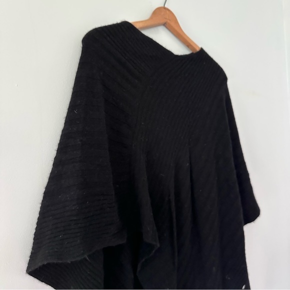 Beryll Luxury 100% Cashmere One Size Black Poncho - Picture 3 of 10